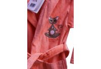 Халат детский махровый Nusa. Котик персикового цвета элемент вышивки на груди