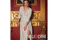 Махровый женский халат Guddini. Natali молочный, рост модели 175-180 см